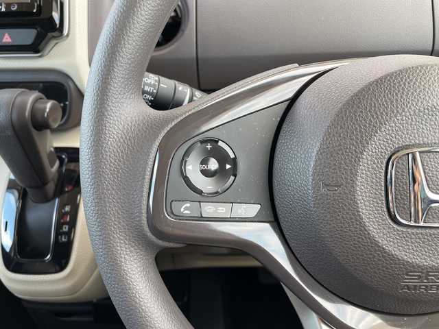 ホンダ Ｎ ＢＯＸ 富山県 2018(平30)年 7.4万km プレミアムホワイトパールⅡ 社外８型メモリナビゲーション/型番：AVIC-RL901/【CD/DVD/BT/AUX/フルセグTV】/バックカメラ/ビルトインＥＴＣ　/ドライブレコーダー　/スマートキー一体型純正エンジンスターター　/パワースライドドア　/革調シートカバー　/ＬＥＤヘッドライト　/前席シートヒーター/純正フロアマット