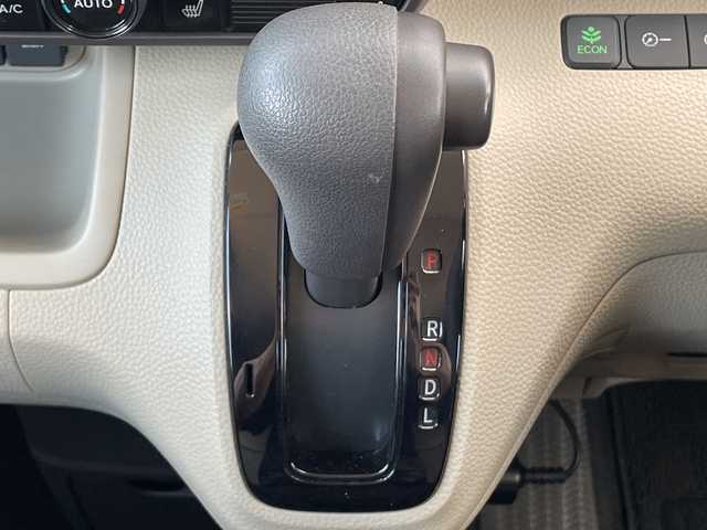 ホンダ Ｎ ＢＯＸ 富山県 2018(平30)年 7.4万km プレミアムホワイトパールⅡ 社外８型メモリナビゲーション/型番：AVIC-RL901/【CD/DVD/BT/AUX/フルセグTV】/バックカメラ/ビルトインＥＴＣ　/ドライブレコーダー　/スマートキー一体型純正エンジンスターター　/パワースライドドア　/革調シートカバー　/ＬＥＤヘッドライト　/前席シートヒーター/純正フロアマット