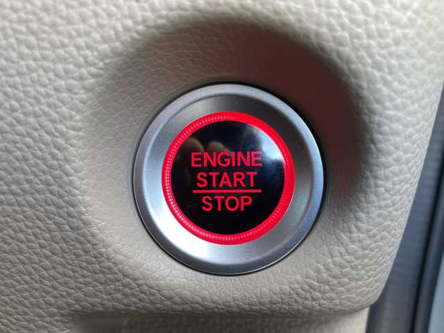 ホンダ Ｎ ＢＯＸ 富山県 2018(平30)年 7.4万km プレミアムホワイトパールⅡ 社外８型メモリナビゲーション/型番：AVIC-RL901/【CD/DVD/BT/AUX/フルセグTV】/バックカメラ/ビルトインＥＴＣ　/ドライブレコーダー　/スマートキー一体型純正エンジンスターター　/パワースライドドア　/革調シートカバー　/ＬＥＤヘッドライト　/前席シートヒーター/純正フロアマット