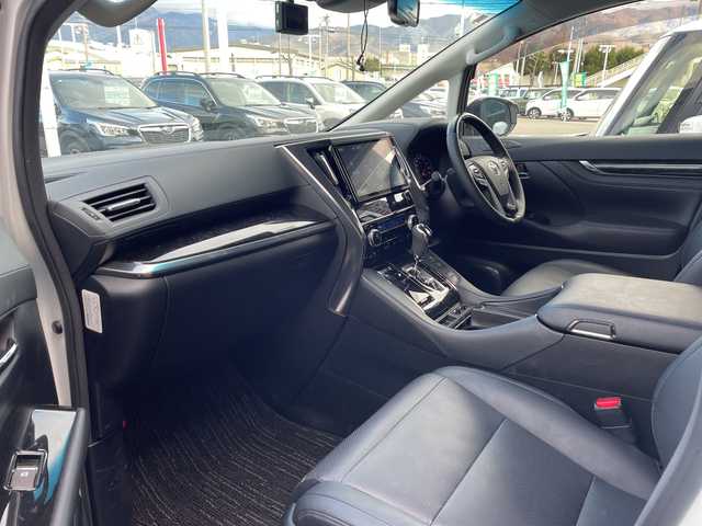 トヨタ アルファード S Cパッケージ 長野県 2019(平31)年 3.2万km ホワイトパールクリスタルシャイン 禁煙車/モデリスタエアロ（F・S・R）/純正10インチナビ【NSZN-Z68T】/(CD/DVD/フルセグTV/Bluetooth)/セーフティセンス/・プリクラッシュセーフティ/・レーントレーシングアシスト/・アダプティブハイビームシステム/・レーダークルーズコントロール/・ロードサインアシスト/・インテリジェントクリアランスソナー/バックカメラ/ビルトインETC/前後ドライブレコーダー/パワーバックドア/両側パワースライドドア/ブラック合皮シート/パワーシート（運転席メモリー機能付）/前席シートヒーター/前席ベンチレーション/ステアリングヒーター/ウッドコンビステアリング/電動パーキングブレーキ/ブレーキホールド/3眼LEDヘッドライト/フォグランプ/オートライト/スマートキー/Pスタート/電動格納ミラー/純正18インチAW/純正フロアマット