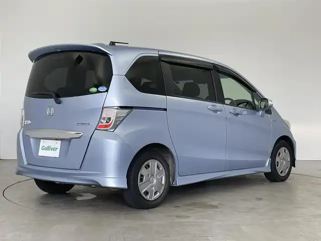 ホンダ フリード ハイブリット ジャストセレクション 埼玉県 2013(平25)年 4.1万km プレミアムブルーオパールメタリック 純正ナビ　/ビルトインＥＴＣ　/前後ドライブレコーダー　/バックカメラ　/横滑り防止装置　/クルーズコントロール　/ＡＢＳ　/両側パワースライド　/ハーフレザー　/ＬＥＤヘッドライト　/オートライト　/純正フロアマット/3列シート