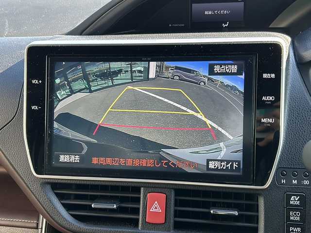 トヨタ エスクァイア ハイブリッド Gi プレミアムパッケージ 鹿児島県 2018(平30)年 7.1万km ブラック ディーラーオプション10インチナビ(NSZN-Z66T)/バックカメラ/フルセグテレビ/CD/DVD/BT/SD/FM.AM/プリクラッシュセーフティ/レーンディパーチャーアラート/オートマチックハイビーム/先行車発信告知/クルーズコントロール/両側パワースライドドア/ステアリングスイッチ/社外360度録画型ドライブレコーダー(HDR360G)/シートヒーター(運転席/助手席)/ビルトインETC/AC100V電源（センターコンソール後方）/前後コーナーセンサー/後席ロールサンシェード/純正フロアマット/純正ドアバイザー/純正15インチアルミホイール/スマートキー×2/エンジンスターター×1/保証書/取扱説明書