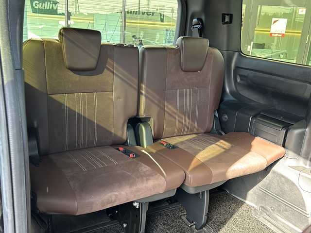 トヨタ エスクァイア ハイブリッド Gi プレミアムパッケージ 鹿児島県 2018(平30)年 7.1万km ブラック ディーラーオプション10インチナビ(NSZN-Z66T)/バックカメラ/フルセグテレビ/CD/DVD/BT/SD/FM.AM/プリクラッシュセーフティ/レーンディパーチャーアラート/オートマチックハイビーム/先行車発信告知/クルーズコントロール/両側パワースライドドア/ステアリングスイッチ/社外360度録画型ドライブレコーダー(HDR360G)/シートヒーター(運転席/助手席)/ビルトインETC/AC100V電源（センターコンソール後方）/前後コーナーセンサー/後席ロールサンシェード/純正フロアマット/純正ドアバイザー/純正15インチアルミホイール/スマートキー×2/エンジンスターター×1/保証書/取扱説明書