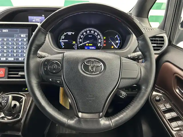 トヨタ エスクァイア ハイブリッド Gi プレミアムパッケージ 鹿児島県 2018(平30)年 7.1万km ブラック 禁煙車/純正ナビ/両側パワースライドドア/全方位ドライブレコーダー（HDR360G）/ビルトインETC/ステアリングヒーター/クルーズコントロール/レーンキープアシスト/TRC/自動防眩インナーミラー/AC100V/LEDヘッドライト/オートマチックハイビーム/純正フロアマット/ハーフレザーシート/後席ロール式サンシェード/後席バックテーブル/ステアリングリモコン/電格ミラー