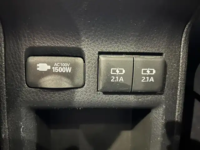 トヨタ エスクァイア ハイブリッド Gi プレミアムパッケージ 鹿児島県 2018(平30)年 7.1万km ブラック 禁煙車/純正ナビ/両側パワースライドドア/全方位ドライブレコーダー（HDR360G）/ビルトインETC/ステアリングヒーター/クルーズコントロール/レーンキープアシスト/TRC/自動防眩インナーミラー/AC100V/LEDヘッドライト/オートマチックハイビーム/純正フロアマット/ハーフレザーシート/後席ロール式サンシェード/後席バックテーブル/ステアリングリモコン/電格ミラー
