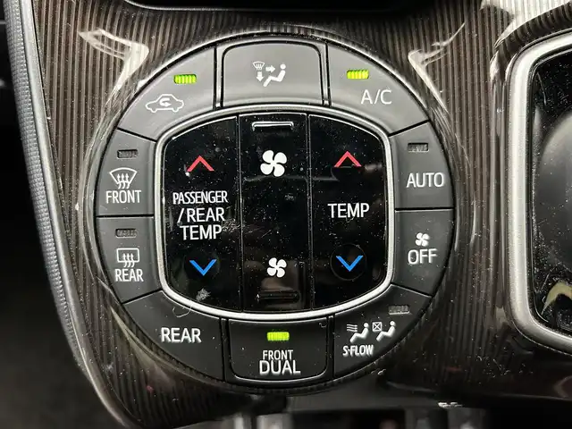 トヨタ エスクァイア ハイブリッド Gi プレミアムパッケージ 鹿児島県 2018(平30)年 7.1万km ブラック 禁煙車/純正ナビ/両側パワースライドドア/全方位ドライブレコーダー（HDR360G）/ビルトインETC/ステアリングヒーター/クルーズコントロール/レーンキープアシスト/TRC/自動防眩インナーミラー/AC100V/LEDヘッドライト/オートマチックハイビーム/純正フロアマット/ハーフレザーシート/後席ロール式サンシェード/後席バックテーブル/ステアリングリモコン/電格ミラー