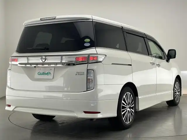 日産 エルグランド 250ハイウェイスターS 愛知県 2017(平29)年 4.2万km ブリリアントホワイトパール 純正９型ナビ　フルセグＴＶ　Ｂｌｕｅｔｏｏｔｈ　純正後席モニター　バックカメラ　両側パワースライドドア　ハーフレザーシート　オットマン　ＥＴＣ　ドライブレコーダー　純正アルミ　プッシュスタート　禁煙車