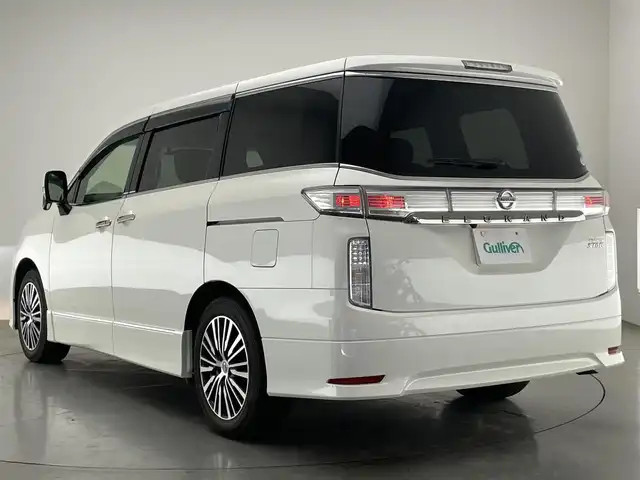 日産 エルグランド 250ハイウェイスターS 愛知県 2017(平29)年 4.2万km ブリリアントホワイトパール 純正９型ナビ　フルセグＴＶ　Ｂｌｕｅｔｏｏｔｈ　純正後席モニター　バックカメラ　両側パワースライドドア　ハーフレザーシート　オットマン　ＥＴＣ　ドライブレコーダー　純正アルミ　プッシュスタート　禁煙車