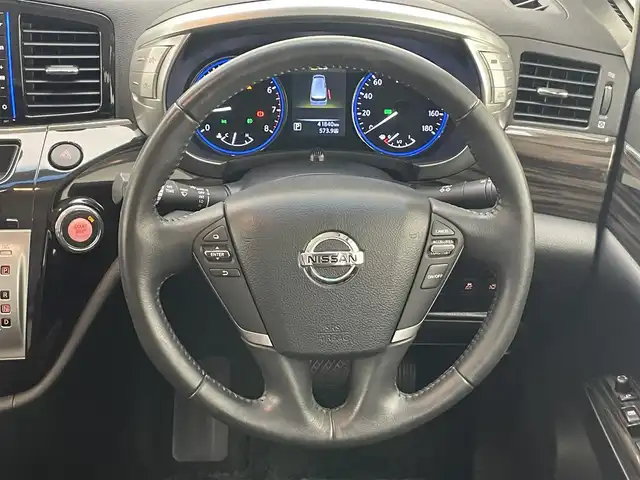 日産 エルグランド 250ハイウェイスターS 愛知県 2017(平29)年 4.2万km ブリリアントホワイトパール 純正９型ナビ　フルセグＴＶ　Ｂｌｕｅｔｏｏｔｈ　純正後席モニター　バックカメラ　両側パワースライドドア　ハーフレザーシート　オットマン　ＥＴＣ　ドライブレコーダー　純正アルミ　プッシュスタート　禁煙車