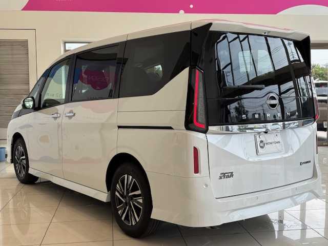 日産 セレナ e－パワー ハイウェイスター V 埼玉県 2025(令7)年 0.1万km未満 プリズムホワイト エマージェンシーブレーキ /プロパイロット /純正メモリナビ /　　USB/BT/フルセグ /アラウンドビューモニター /両側パワースライドドア /LEDオートライト /純正16インチアルミホイール /ステアリングスイッチ/USBポート/スマートキー2本/ビルトインETC2.0/禁煙車