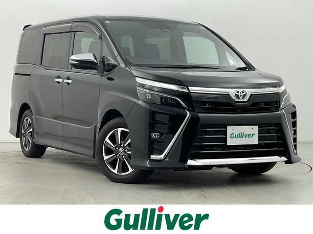 トヨタ ヴォクシー ZS 煌Ⅲ 群馬県 2020(令2)年 6.6万km ブラック 純正10インチナビ/(AM/FM/Bluetooth/フルセグTV/CD/DVD/HDMI)/バックモニター/純正12.1インチフリップダウンモニター/Toyota Safety Sense C/ ・プリクラッシュセーフティ/ ・レーンディパーチャーアラート/ ・オートマチックハイビーム/両側パワースライドドア/クルーズコントロール/ビルトインETC/プッシュスタート/スマートキー