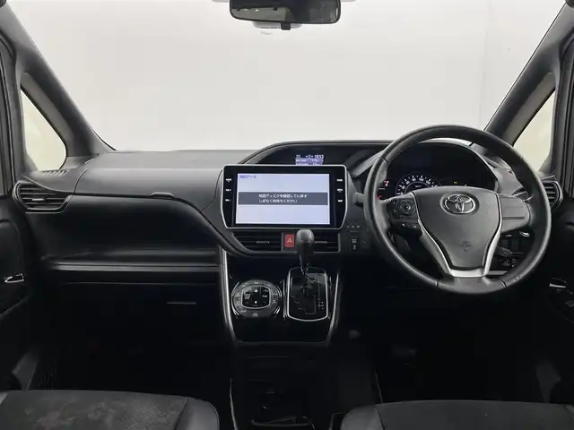 トヨタ ヴォクシー ZS 煌Ⅲ 群馬県 2020(令2)年 6.6万km ブラック 純正10インチナビ/(AM/FM/Bluetooth/フルセグTV/CD/DVD/HDMI)/バックモニター/純正12.1インチフリップダウンモニター/Toyota Safety Sense C/ ・プリクラッシュセーフティ/ ・レーンディパーチャーアラート/ ・オートマチックハイビーム/両側パワースライドドア/クルーズコントロール/ビルトインETC/プッシュスタート/スマートキー