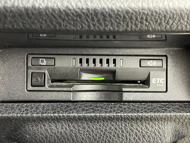 トヨタ ヴォクシー ZS 煌Ⅲ 群馬県 2020(令2)年 6.6万km ブラック 純正10インチナビ/(AM/FM/Bluetooth/フルセグTV/CD/DVD/HDMI)/バックモニター/純正12.1インチフリップダウンモニター/Toyota Safety Sense C/ ・プリクラッシュセーフティ/ ・レーンディパーチャーアラート/ ・オートマチックハイビーム/両側パワースライドドア/クルーズコントロール/ビルトインETC/プッシュスタート/スマートキー