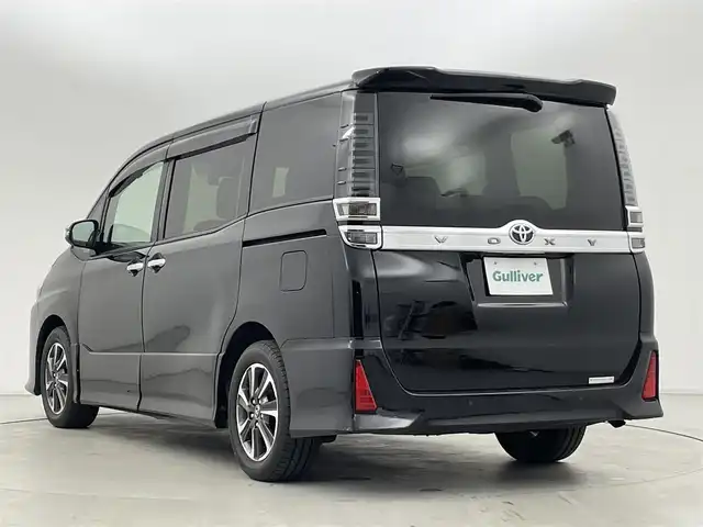 トヨタ ヴォクシー ZS 煌Ⅲ 群馬県 2020(令2)年 6.6万km ブラック 純正10インチナビ/(AM/FM/Bluetooth/フルセグTV/CD/DVD/HDMI)/バックモニター/純正12.1インチフリップダウンモニター/Toyota Safety Sense C/ ・プリクラッシュセーフティ/ ・レーンディパーチャーアラート/ ・オートマチックハイビーム/両側パワースライドドア/クルーズコントロール/ビルトインETC/プッシュスタート/スマートキー