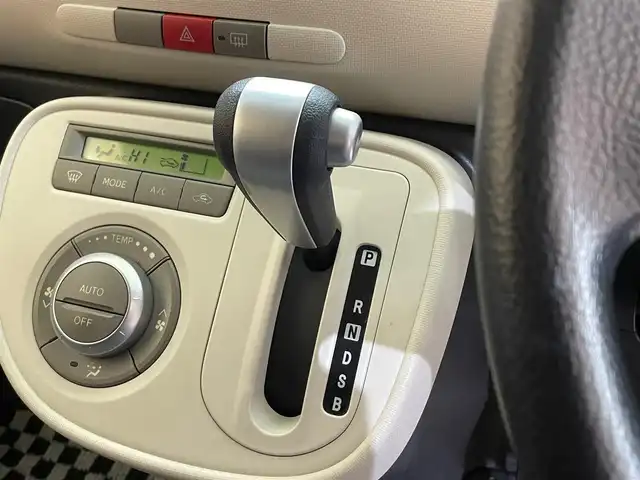 ダイハツ ミラ ココア プラスG 岩手県 2012(平24)年 9.3万km パールホワイトⅢ ４WD/ルーフレール/オートエアコン/アイドリングストップ/ヘッドライトレベライザー/純正シートカバー/純正ナビ/ワンセグTV/バックカメラ/ETC/フロントベンチシート/純正フロアマット/フォグランプ/ミニライト14インチアルミホイール