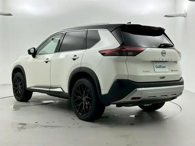 日産 エクストレイル G e－4ORCE 福井県 2023(令5)年 1.5万km ブリリアントホワイトパール/スーパーブラック 2トーン 純正メーカーオプションナビ/・全方位カメラ/・Bluetooth接続/・アップルカープレイ　/・アンドロイドオート/・フルセグTV/・USB入力端子/２．０プロパイロット/ＲＡＹＳ２０インチアルミホイール/レザーシート/シートヒーター（運転席＆助手席）/パワーシート　（運転席＆助手席）/純正ビルトインＥＴＣ２．０/電動リアゲート　/ヘッドアップディスプレイ/ニスモドアハンドルプロテクター/純正フロアマット