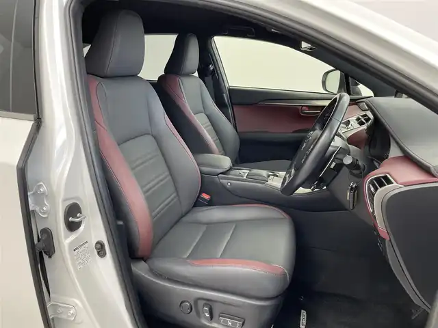 レクサス ＮＸ 300 スパイス&シック 埼玉県 2020(令2)年 2.8万km ソニッククォーツ メーカーナビ　黒合皮シート　ＢＳＭ　三眼ＬＥＤヘッドライト　ドライブレコーダー　ＥＴＣ２．０　セーフティシステムプラス　レーダークルーズコントロール　パワートランク　ベンチレーション　バックカメラ