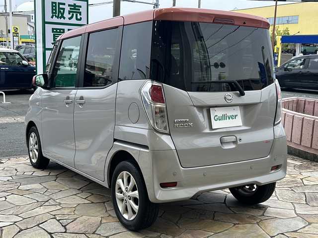 日産 デイズ ルークス X Vセレクション 静岡県 2020(令2)年 5.4万km ブロッサムピンク 純正ナビ/・iPod/・SD/・FM/AM/・TV/・CD/・Bluetooth/主要装備/・アラウンドビューモニター/・両側パワースライドドア/・衝突被害軽減システム/・横滑り防止装置/・アイドリングストップ/・ステアリングスイッチ/・ｎａｎｏｅ/・リヤシーリングファン/・純正アルミホイール