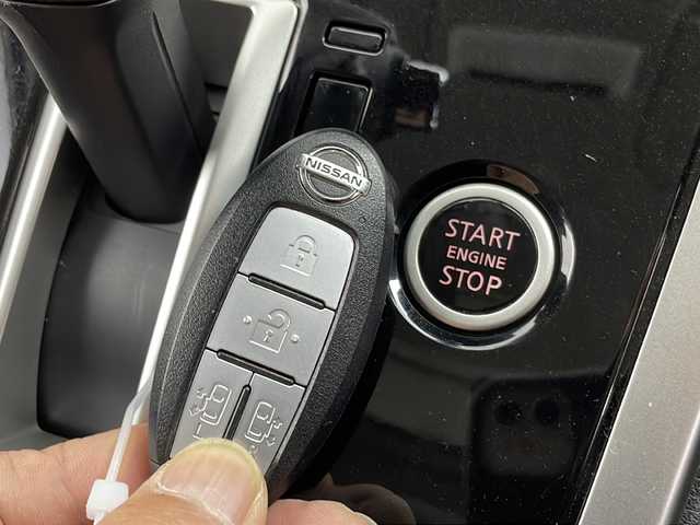 日産 セレナ ハイウェイスター 群馬県 2016(平28)年 8.2万km ブリリアントホワイトパール 純正９型ナビ　純正１０型後席モニター　全周囲カメラ　ハンズフリー両側電動スライドドア　クルーズコントロール　スマートキー　衝突被害軽減ブレーキ　クリアランスソナー　ＬＥＤヘッドライト　ドラレコ　禁煙