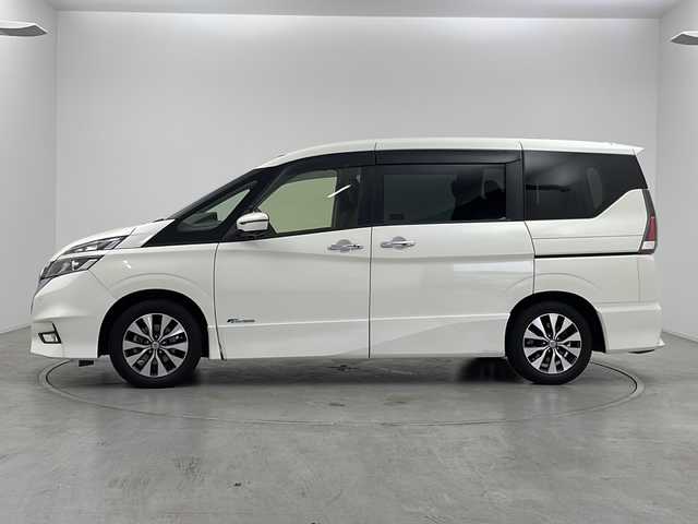 日産 セレナ ハイウェイスター 群馬県 2016(平28)年 8.2万km ブリリアントホワイトパール 純正９型ナビ　純正１０型後席モニター　全周囲カメラ　ハンズフリー両側電動スライドドア　クルーズコントロール　スマートキー　衝突被害軽減ブレーキ　クリアランスソナー　ＬＥＤヘッドライト　ドラレコ　禁煙