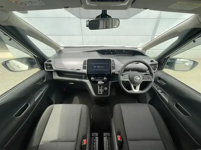 日産 セレナ X V 千葉県 2022(令4)年 4.2万km ブリリアントホワイトパール 衝突軽減ブレーキ/レーンキープアシスト/クリアランスソナー/ブラインドスポットモニター/純正10インチＳＤナビ/　フルセグ/BT/DVD/CD/MSV/アラウンドビューモニター/ステアリングスイッチ/クルーズコントロール/ETC/両側パワースライドドア/LEDヘッドライト/オートライト/スマートキー/プッシュスタート/ルーフキャリア