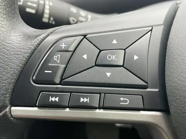 日産 セレナ X V 千葉県 2022(令4)年 4.2万km ブリリアントホワイトパール 衝突軽減ブレーキ/レーンキープアシスト/クリアランスソナー/ブラインドスポットモニター/純正10インチＳＤナビ/　フルセグ/BT/DVD/CD/MSV/アラウンドビューモニター/ステアリングスイッチ/クルーズコントロール/ETC/両側パワースライドドア/LEDヘッドライト/オートライト/スマートキー/プッシュスタート/ルーフキャリア