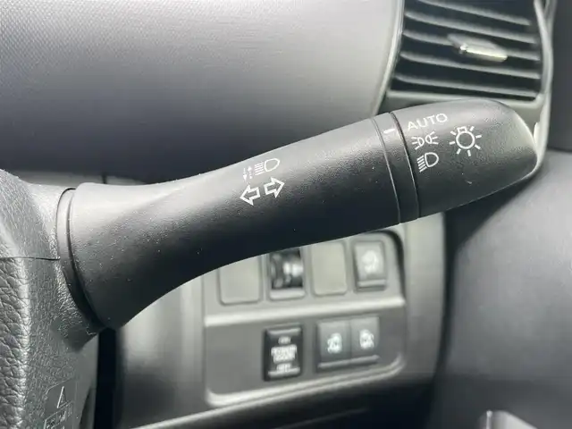 日産 セレナ X V 千葉県 2022(令4)年 4.2万km ブリリアントホワイトパール 衝突軽減ブレーキ/レーンキープアシスト/クリアランスソナー/ブラインドスポットモニター/純正10インチＳＤナビ/　フルセグ/BT/DVD/CD/MSV/アラウンドビューモニター/ステアリングスイッチ/クルーズコントロール/ETC/両側パワースライドドア/LEDヘッドライト/オートライト/スマートキー/プッシュスタート/ルーフキャリア