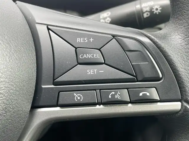 日産 セレナ X V 千葉県 2022(令4)年 4.2万km ブリリアントホワイトパール 衝突軽減ブレーキ/レーンキープアシスト/クリアランスソナー/ブラインドスポットモニター/純正10インチＳＤナビ/　フルセグ/BT/DVD/CD/MSV/アラウンドビューモニター/ステアリングスイッチ/クルーズコントロール/ETC/両側パワースライドドア/LEDヘッドライト/オートライト/スマートキー/プッシュスタート/ルーフキャリア