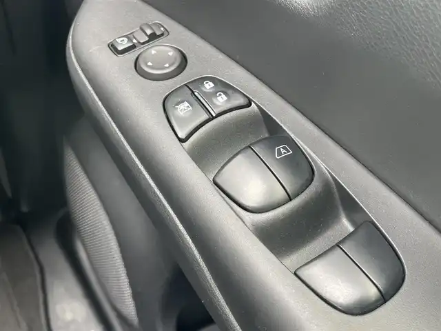 日産 セレナ X V 千葉県 2022(令4)年 4.2万km ブリリアントホワイトパール 衝突軽減ブレーキ/レーンキープアシスト/クリアランスソナー/ブラインドスポットモニター/純正10インチＳＤナビ/　フルセグ/BT/DVD/CD/MSV/アラウンドビューモニター/ステアリングスイッチ/クルーズコントロール/ETC/両側パワースライドドア/LEDヘッドライト/オートライト/スマートキー/プッシュスタート/ルーフキャリア