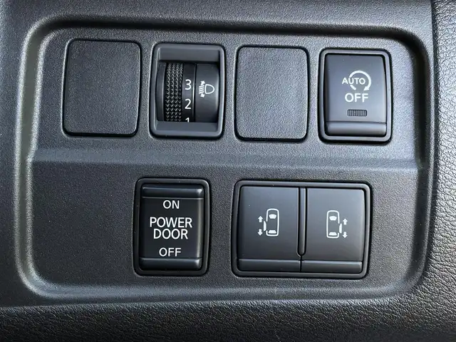 日産 セレナ X V 福岡県 2022(令4)年 4.2万km ブリリアントホワイトパール 純正10型SDナビ(フルセグTV/CD/DVD/BT)オールアラウンドビューブラインドスポットコーナーセンサー両側パワスラドラレコETC純正フロアマットプッシュスタートスマートキー