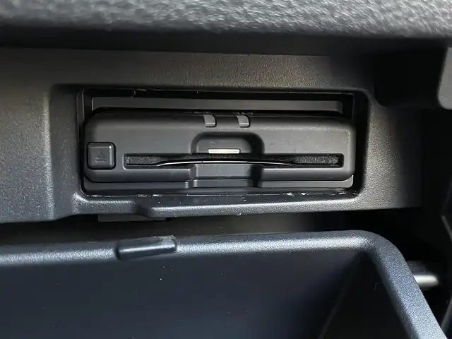 日産 セレナ X V 福岡県 2022(令4)年 4.2万km ブリリアントホワイトパール 純正10型SDナビ(フルセグTV/CD/DVD/BT)オールアラウンドビューブラインドスポットコーナーセンサー両側パワスラドラレコETC純正フロアマットプッシュスタートスマートキー