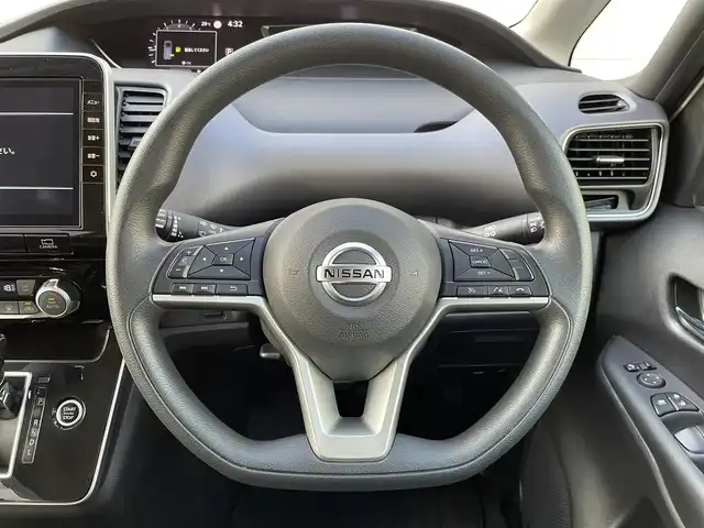 日産 セレナ X V 福岡県 2022(令4)年 4.2万km ブリリアントホワイトパール 純正10型SDナビ(フルセグTV/CD/DVD/BT)オールアラウンドビューブラインドスポットコーナーセンサー両側パワスラドラレコETC純正フロアマットプッシュスタートスマートキー