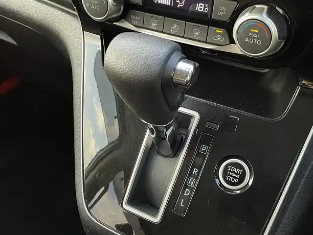 日産 セレナ X V 福岡県 2022(令4)年 4.2万km ブリリアントホワイトパール 純正10型SDナビ(フルセグTV/CD/DVD/BT)オールアラウンドビューブラインドスポットコーナーセンサー両側パワスラドラレコETC純正フロアマットプッシュスタートスマートキー