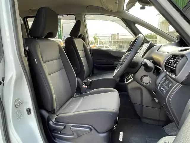 日産 セレナ X V 福岡県 2022(令4)年 4.2万km ブリリアントホワイトパール 純正10型SDナビ(フルセグTV/CD/DVD/BT)オールアラウンドビューブラインドスポットコーナーセンサー両側パワスラドラレコETC純正フロアマットプッシュスタートスマートキー