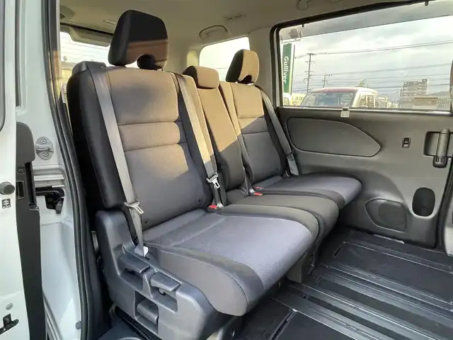 日産 セレナ X V 福岡県 2022(令4)年 4.2万km ブリリアントホワイトパール 純正10型SDナビ(フルセグTV/CD/DVD/BT)オールアラウンドビューブラインドスポットコーナーセンサー両側パワスラドラレコETC純正フロアマットプッシュスタートスマートキー