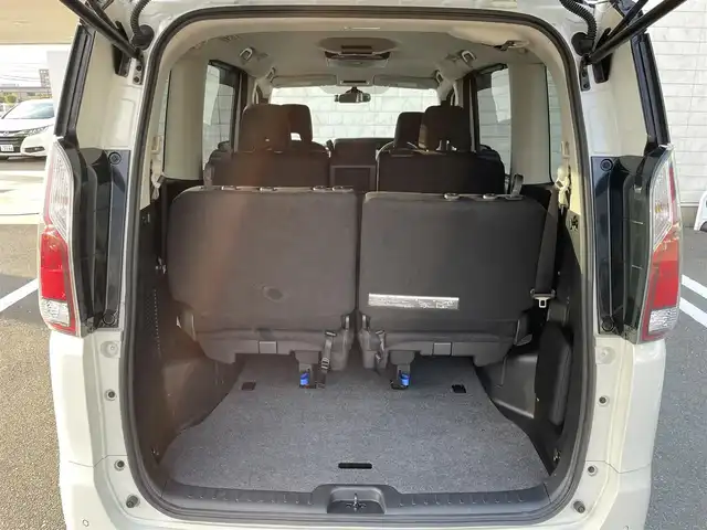 日産 セレナ X V 福岡県 2022(令4)年 4.2万km ブリリアントホワイトパール 純正10型SDナビ(フルセグTV/CD/DVD/BT)オールアラウンドビューブラインドスポットコーナーセンサー両側パワスラドラレコETC純正フロアマットプッシュスタートスマートキー