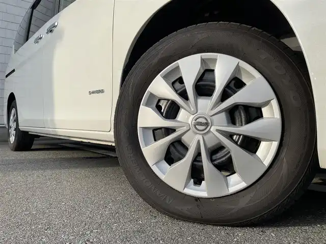 日産 セレナ X V 福岡県 2022(令4)年 4.2万km ブリリアントホワイトパール 純正10型SDナビ(フルセグTV/CD/DVD/BT)オールアラウンドビューブラインドスポットコーナーセンサー両側パワスラドラレコETC純正フロアマットプッシュスタートスマートキー