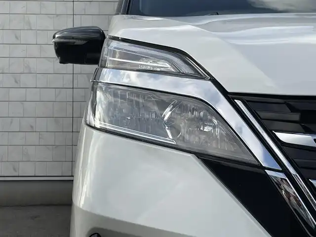 日産 セレナ X V 福岡県 2022(令4)年 4.2万km ブリリアントホワイトパール 純正10型SDナビ(フルセグTV/CD/DVD/BT)オールアラウンドビューブラインドスポットコーナーセンサー両側パワスラドラレコETC純正フロアマットプッシュスタートスマートキー