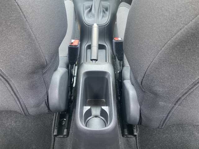 シトロエン Ｃ３ シャイン 熊本県 2020(令2)年 2.6万km 黒 ・スマートキー/・プッシュスタート/・アクティブセーフティブレーキ/・疲労検知/・インテリジェントハイビーム/・パーキングセンサー/・レーンキープアシスト/・純正ディスプレイオーディオ/　【Bluetooth・USB・AppleCarPlay・AndroidAuto】/・フォグランプ/・純正マット