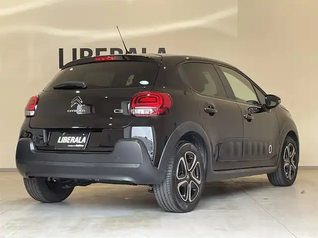 シトロエン Ｃ３ シャイン 熊本県 2020(令2)年 2.6万km 黒 ・スマートキー/・プッシュスタート/・アクティブセーフティブレーキ/・疲労検知/・インテリジェントハイビーム/・パーキングセンサー/・レーンキープアシスト/・純正ディスプレイオーディオ/　【Bluetooth・USB・AppleCarPlay・AndroidAuto】/・フォグランプ/・純正マット