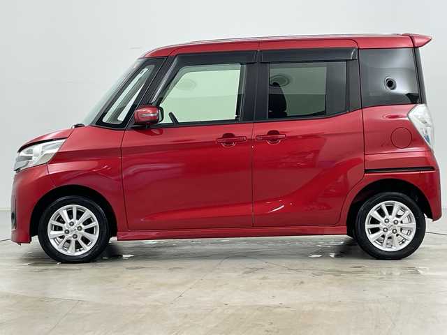 日産 デイズ ルークス ハイウェイスターX 道央・札幌 2016(平28)年 5.1万km スパークリングレッドM ・４WD/・純正ナビ/　CD/DVD/BT/SD/・フルセグTV/・アラウンドビューモニター/・エマージェンシーブレーキ/・運転席シートヒーター/・左パワースライドドア /・アイドリングストップ/・ドライブレコーダー/・モニター付きインナーミラー/・アイドリングストップ/・オートライト/・HIDヘッドライト/・フォグランプ/・プッシュスタート/・スマートキー/・純正フロアマット/・純正ドアバイザー/・14インチ純正アルミホイール/・スペアキー