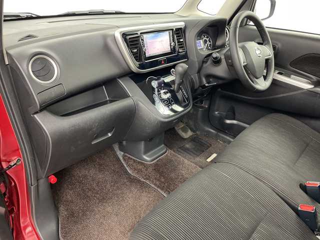 日産 デイズ ルークス ハイウェイスターX 道央・札幌 2016(平28)年 5.1万km スパークリングレッドM ・４WD/・純正ナビ/　CD/DVD/BT/SD/・フルセグTV/・アラウンドビューモニター/・エマージェンシーブレーキ/・運転席シートヒーター/・左パワースライドドア /・アイドリングストップ/・ドライブレコーダー/・モニター付きインナーミラー/・アイドリングストップ/・オートライト/・HIDヘッドライト/・フォグランプ/・プッシュスタート/・スマートキー/・純正フロアマット/・純正ドアバイザー/・14インチ純正アルミホイール/・スペアキー