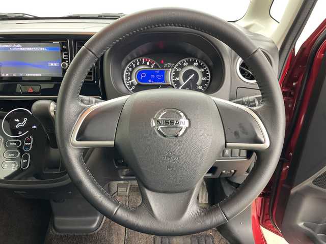 日産 デイズ ルークス ハイウェイスターX 道央・札幌 2016(平28)年 5.1万km スパークリングレッドM ・４WD/・純正ナビ/　CD/DVD/BT/SD/・フルセグTV/・アラウンドビューモニター/・エマージェンシーブレーキ/・運転席シートヒーター/・左パワースライドドア /・アイドリングストップ/・ドライブレコーダー/・モニター付きインナーミラー/・アイドリングストップ/・オートライト/・HIDヘッドライト/・フォグランプ/・プッシュスタート/・スマートキー/・純正フロアマット/・純正ドアバイザー/・14インチ純正アルミホイール/・スペアキー