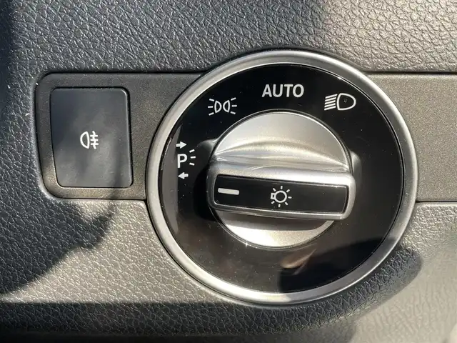 メルセデス・ベンツ ＣＬＡ１８０ Sブレイク AMG スタイル 滋賀県 2018(平30)年 2.2万km ポーラホワイト 純正ナビ/(Bluetooth/フルセグ/CD/DVD)/レーダーセーフティパッケージ/・アクティブブラインドスポットアシスト/・ディストロニック・プラス/・アクティブレーンキーピングアシスト/・衝突軽減ブレーキ/ハーフレザーシート/シートヒーター/電動リアゲート/フットトランクオープナー/電動パーキング/ブレーキホールド/ETC/ドライブレコーダー/パドルシフト/USB