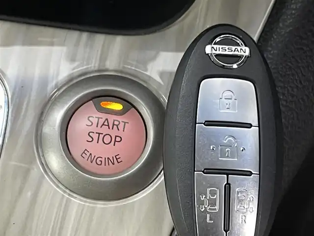 日産 セレナ ハイウェイS G Sハイブリッド 群馬県 2014(平26)年 7.6万km ブリリアントホワイトパール 社外８インチナビ　フリップダウンモニター１０．１インチ　バックカメラ　クルーズコントロール　エマージェンシーブレーキ　車線逸脱警報　両側パワースライドドア　ＬＥＤヘッドライト　ハーフレザーシート