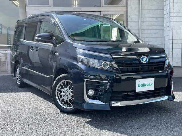 トヨタ ヴォクシー ハイブリッド ZS 埼玉県 2016(平28)年 2万km ブラッキッシュアゲハガラスフレーク 純正SDナビ【NSZT-ZA4T】/【CD/DVD/フルセグ/Bluetooth】/衝突軽減ブレーキ/両側パワースライドドア/ドライブレコーダー/バックカメラ/ETC/フォグランプ/MT付AT/純正アルミホイール