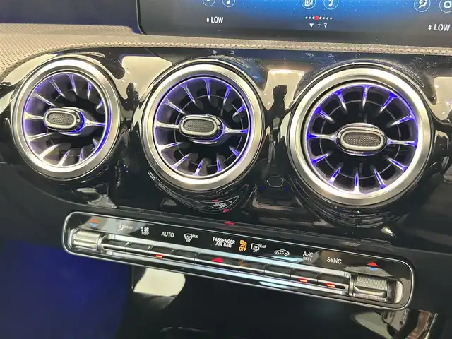 メルセデス・ベンツ Ａ２００ｄ AMGライン 福岡県 2022(令4)年 1.9万km ポーラホワイト パラノミックスライディングルーフ　/ＡＭＧラインＰＫＧ　/マルチビームＬＥＤライト　/純正グリル付　/ハーフレザー　/純正ナビ／フルセグ　/Ｂｌｕｅｔｏｏｔｈ　/シートヒーター　/純正１８インチＡＷ　/ＥＴＣ２．０