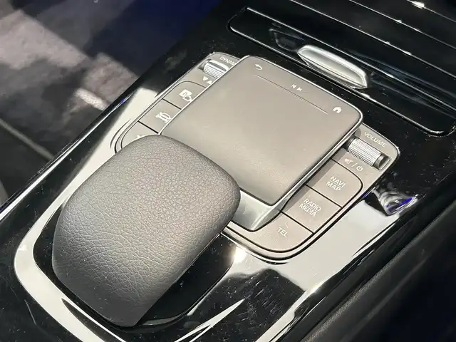 メルセデス・ベンツ Ａ２００ｄ AMGライン 福岡県 2022(令4)年 1.9万km ポーラホワイト パラノミックスライディングルーフ　/ＡＭＧラインＰＫＧ　/マルチビームＬＥＤライト　/純正グリル付　/ハーフレザー　/純正ナビ／フルセグ　/Ｂｌｕｅｔｏｏｔｈ　/シートヒーター　/純正１８インチＡＷ　/ＥＴＣ２．０