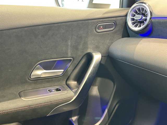 メルセデス・ベンツ Ａ２００ｄ AMGライン 福岡県 2022(令4)年 1.9万km ポーラホワイト パラノミックスライディングルーフ　/ＡＭＧラインＰＫＧ　/マルチビームＬＥＤライト　/純正グリル付　/ハーフレザー　/純正ナビ／フルセグ　/Ｂｌｕｅｔｏｏｔｈ　/シートヒーター　/純正１８インチＡＷ　/ＥＴＣ２．０