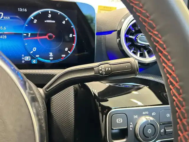 メルセデス・ベンツ Ａ２００ｄ AMGライン 福岡県 2022(令4)年 1.9万km ポーラホワイト パラノミックスライディングルーフ　/ＡＭＧラインＰＫＧ　/マルチビームＬＥＤライト　/純正グリル付　/ハーフレザー　/純正ナビ／フルセグ　/Ｂｌｕｅｔｏｏｔｈ　/シートヒーター　/純正１８インチＡＷ　/ＥＴＣ２．０